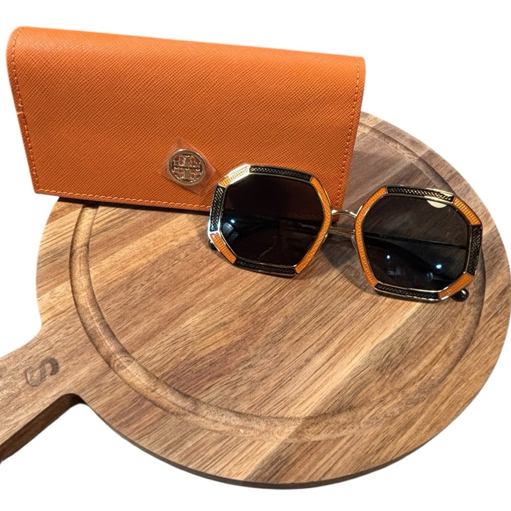 Tory Burch Geometric Sunglasses new with case dustbag and cleaning cloth - Picture 2 of 15
